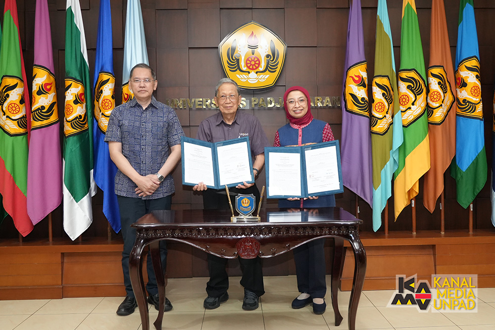 Alumni Angkatan Pertama FK Unpad Prof. Arthur Bing Serahkan Hibah untuk Dukung Pendidikan dan Pengembangan Fakultas