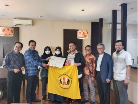 Perjalanan dr. Asep Wirayasa dari peraih Gold Medal di Malaysia hingga menjadi Mahasiswa Berprestasi Unpad membuktikan bahwa prestasi bukan hanya soal nilai