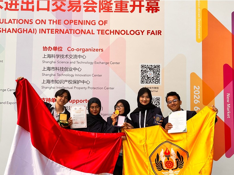 Mahasiswi FK Unpad Raih Gold Medal dan Special Award di Shanghai Lewat Inovasi MICAPTURE